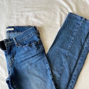 Levi’s 712 Slim leg medium blue wash jeans